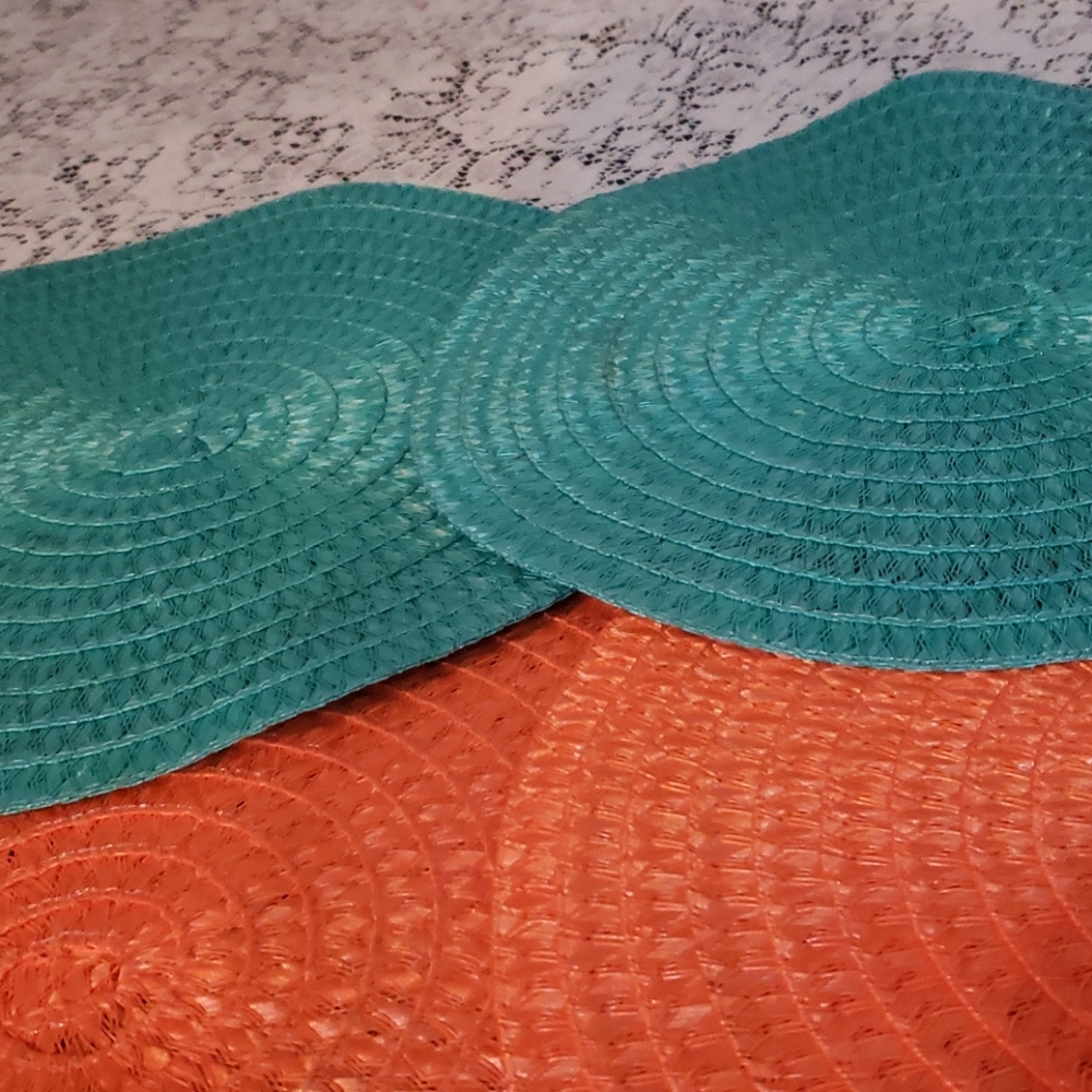 Round Colorful Placemats. - Picture 2 of 6